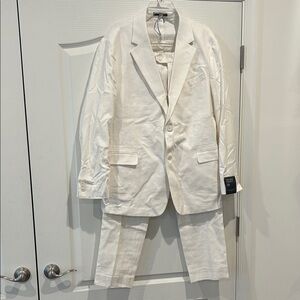 Men's Off White BRAND NEW with tags Banana Republic Suit